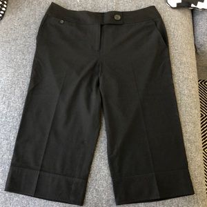 Ann Taylor size 8 black Capri pants